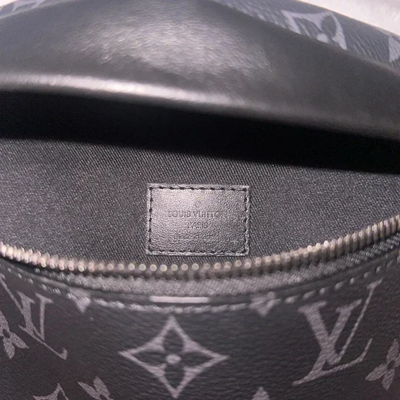 Louis Vuitton Discovery Bumbag PM - Picture 2 of 10